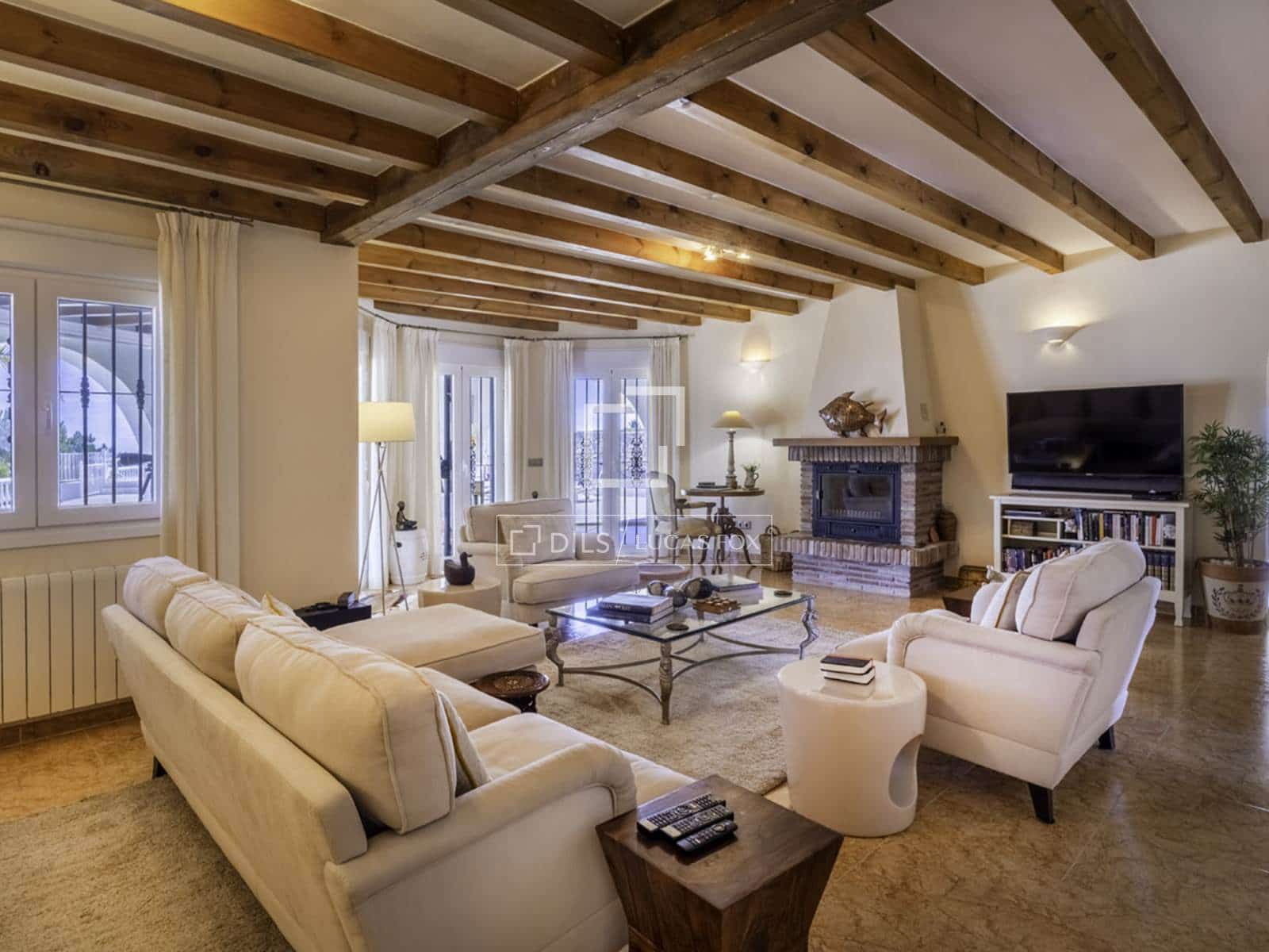 Chalet de 4 habitaciones en Canillas de Albaida en venta con piscina garaje - 1.095.000 € (Ref: 9566425)