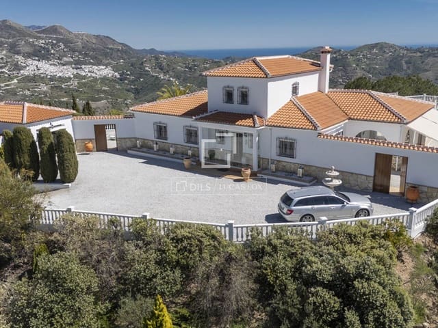 Chalet de 4 habitaciones en Canillas de Albaida en venta con piscina garaje - 1.095.000 € (Ref: 9566425)