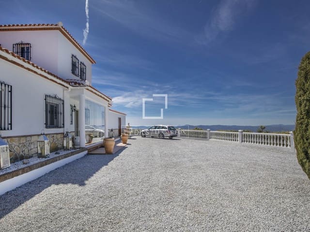 Chalet de 4 habitaciones en Canillas de Albaida en venta con piscina garaje - 1.095.000 € (Ref: 9566425)