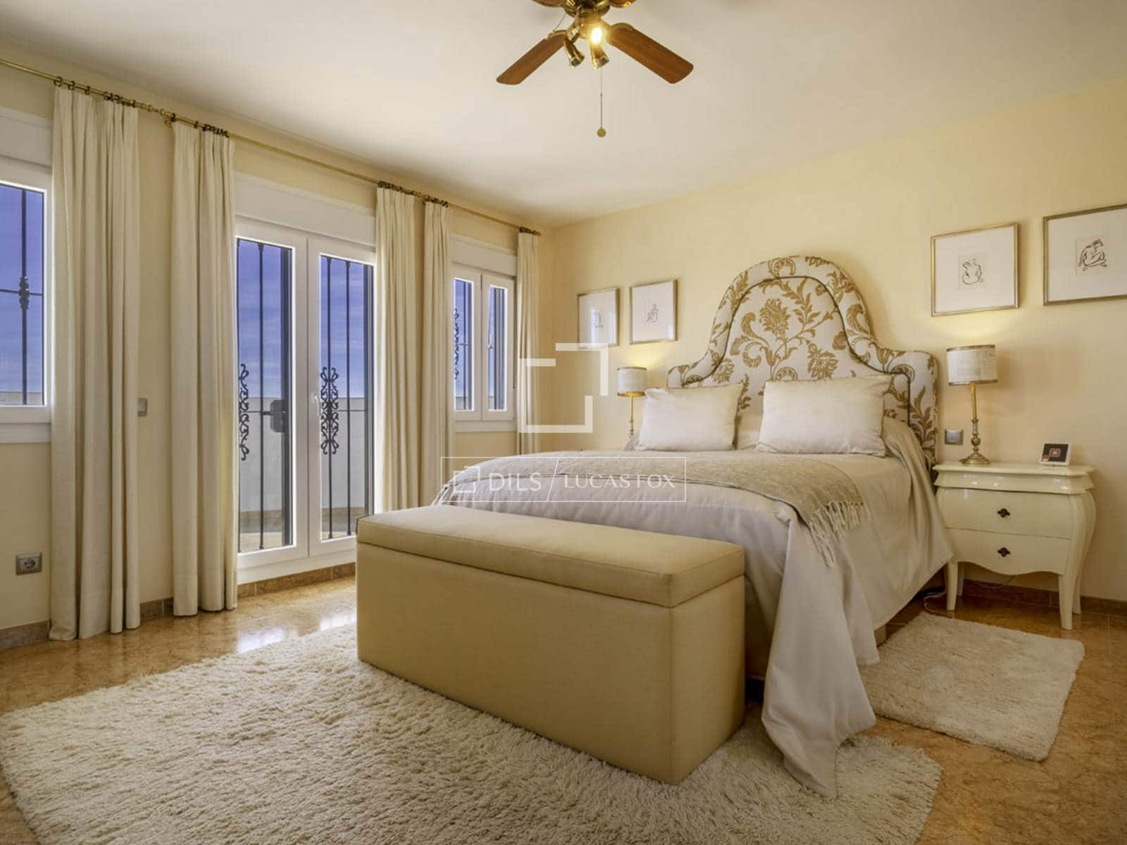 Chalet de 4 habitaciones en Canillas de Albaida en venta con piscina garaje - 1.095.000 € (Ref: 9566425)