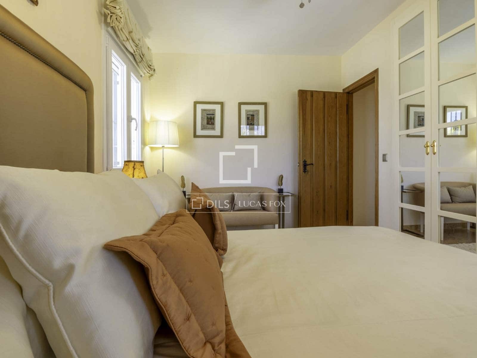 Chalet de 4 habitaciones en Canillas de Albaida en venta con piscina garaje - 1.095.000 € (Ref: 9566425)