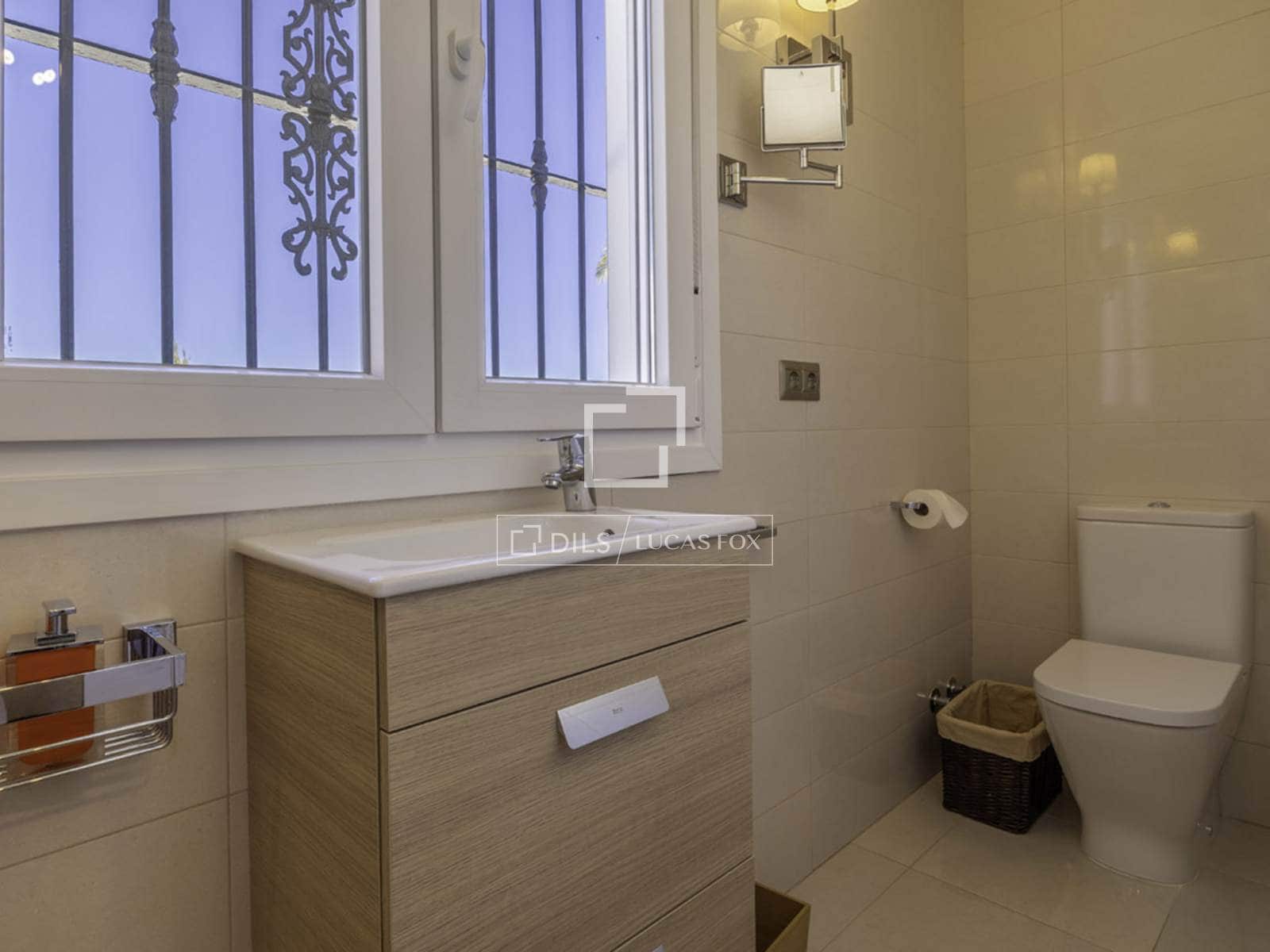 Chalet de 4 habitaciones en Canillas de Albaida en venta con piscina garaje - 1.095.000 € (Ref: 9566425)