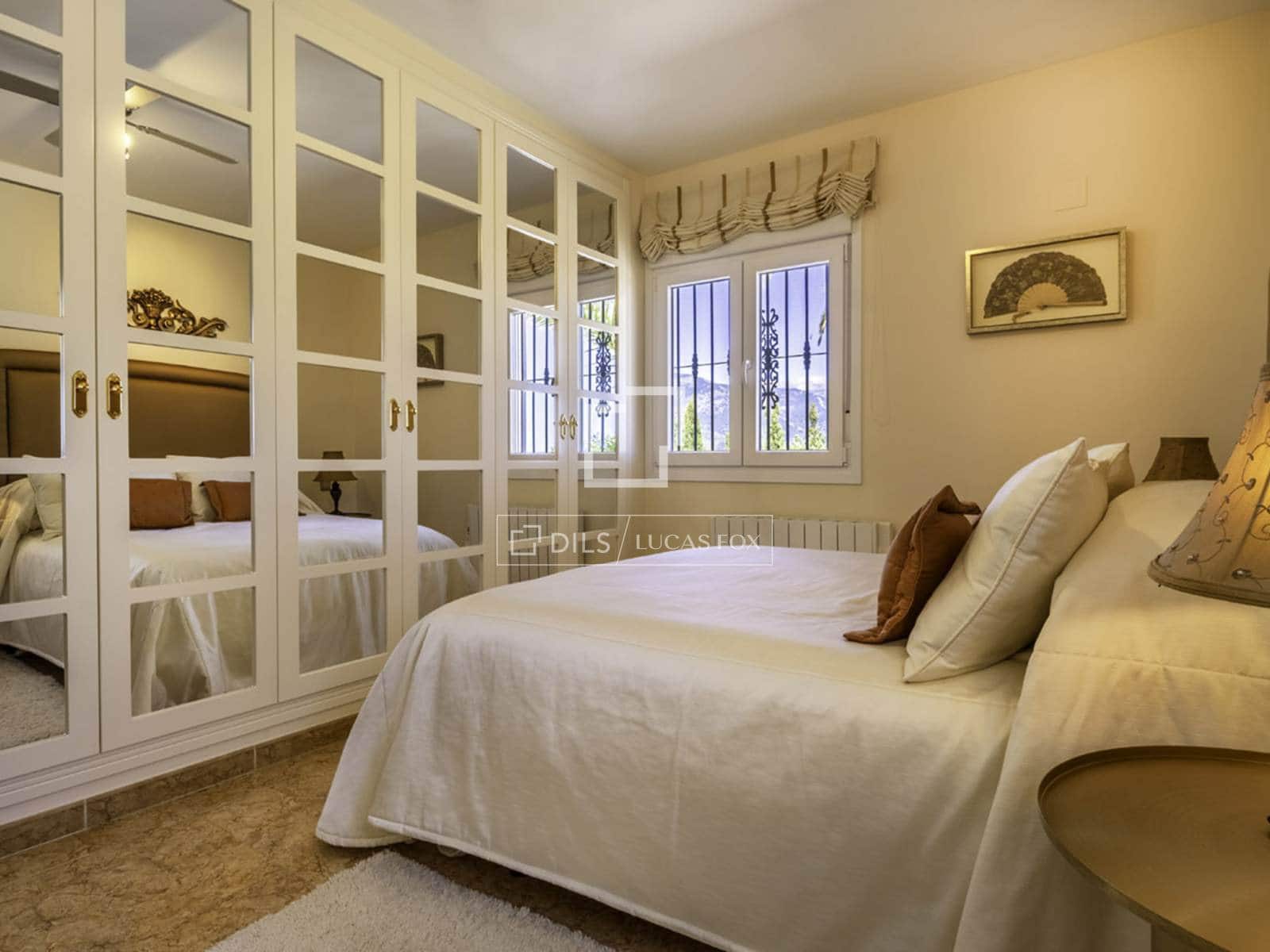 Chalet de 4 habitaciones en Canillas de Albaida en venta con piscina garaje - 1.095.000 € (Ref: 9566425)