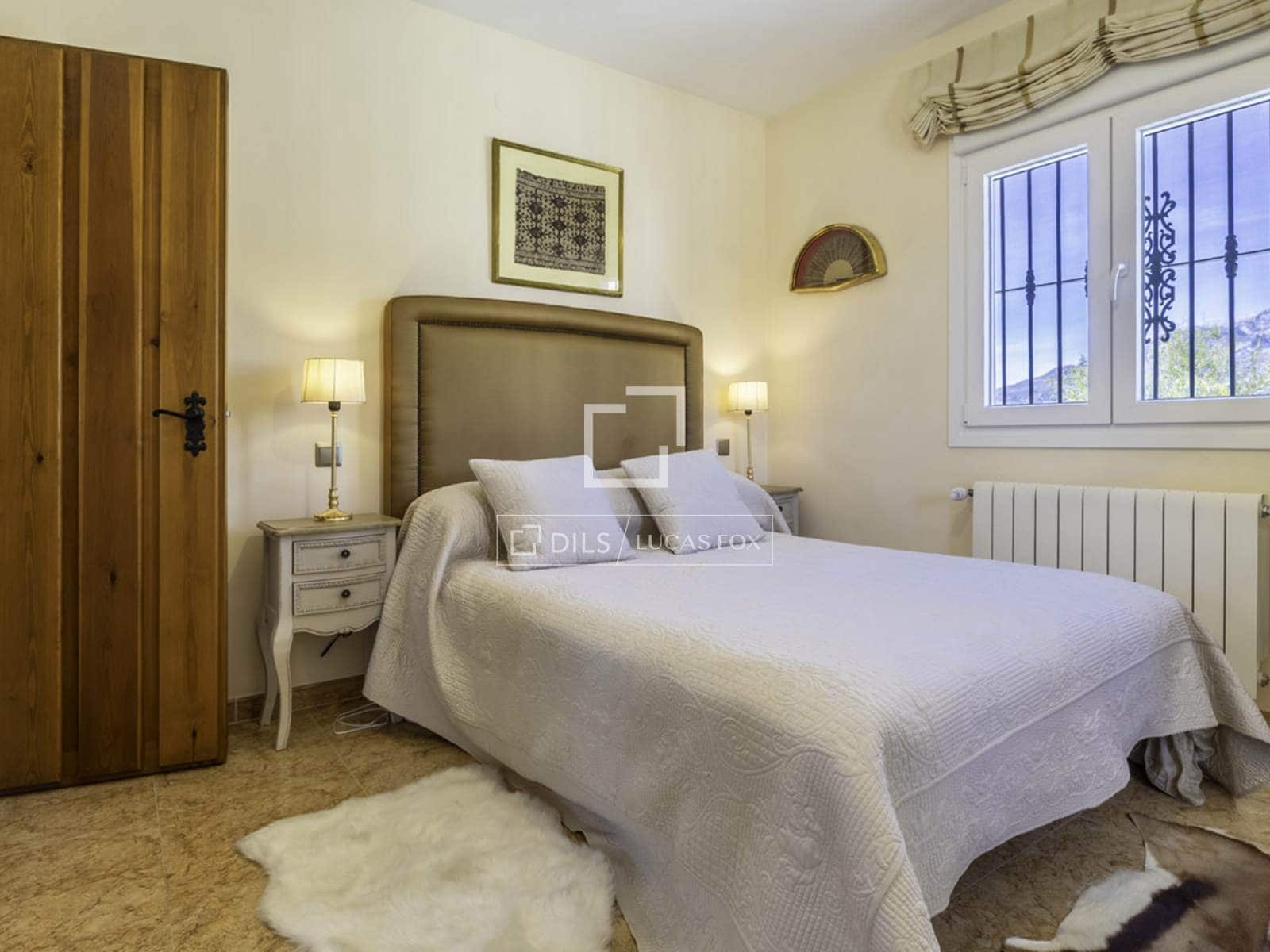 Chalet de 4 habitaciones en Canillas de Albaida en venta con piscina garaje - 1.095.000 € (Ref: 9566425)