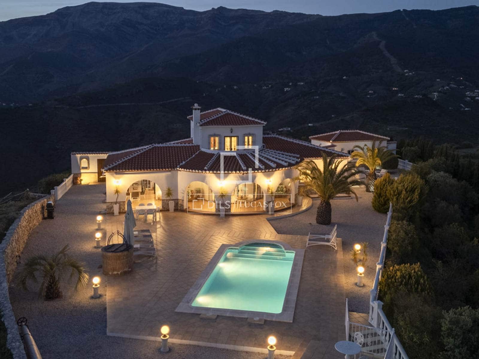 Chalet de 4 habitaciones en Canillas de Albaida en venta con piscina garaje - 1.095.000 € (Ref: 9566425)