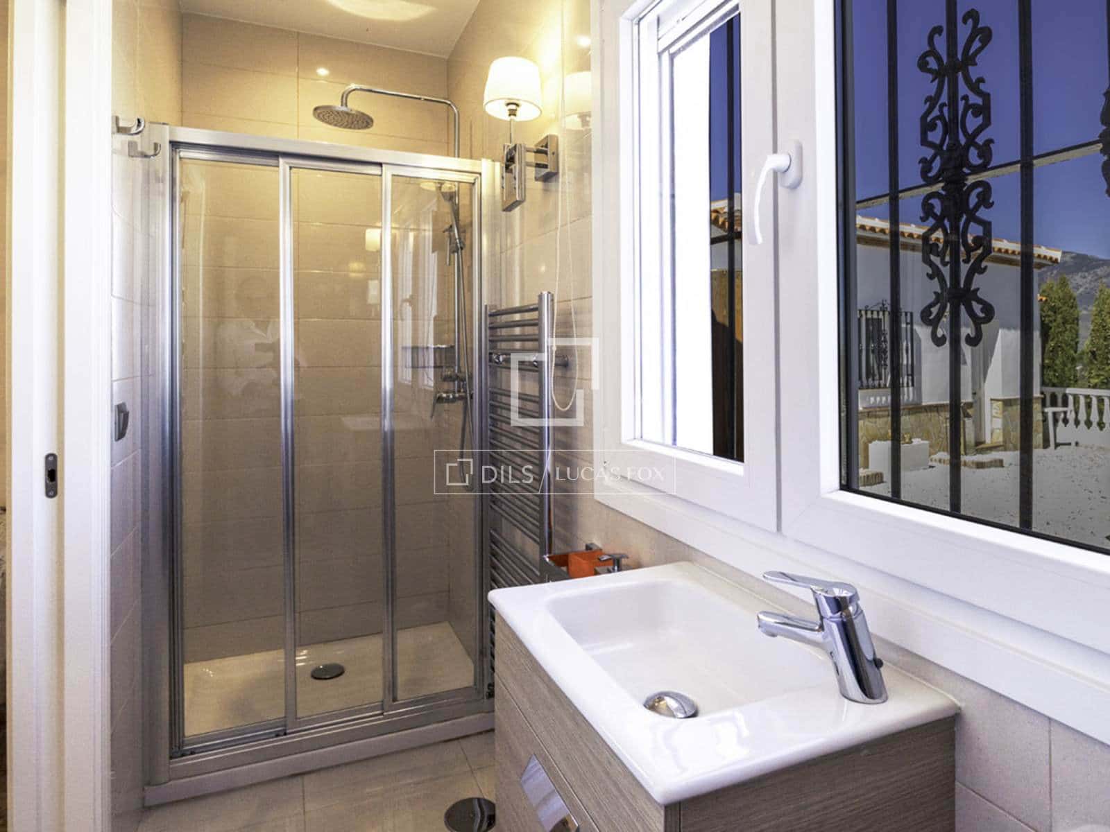 Chalet de 4 habitaciones en Canillas de Albaida en venta con piscina garaje - 1.095.000 € (Ref: 9566425)