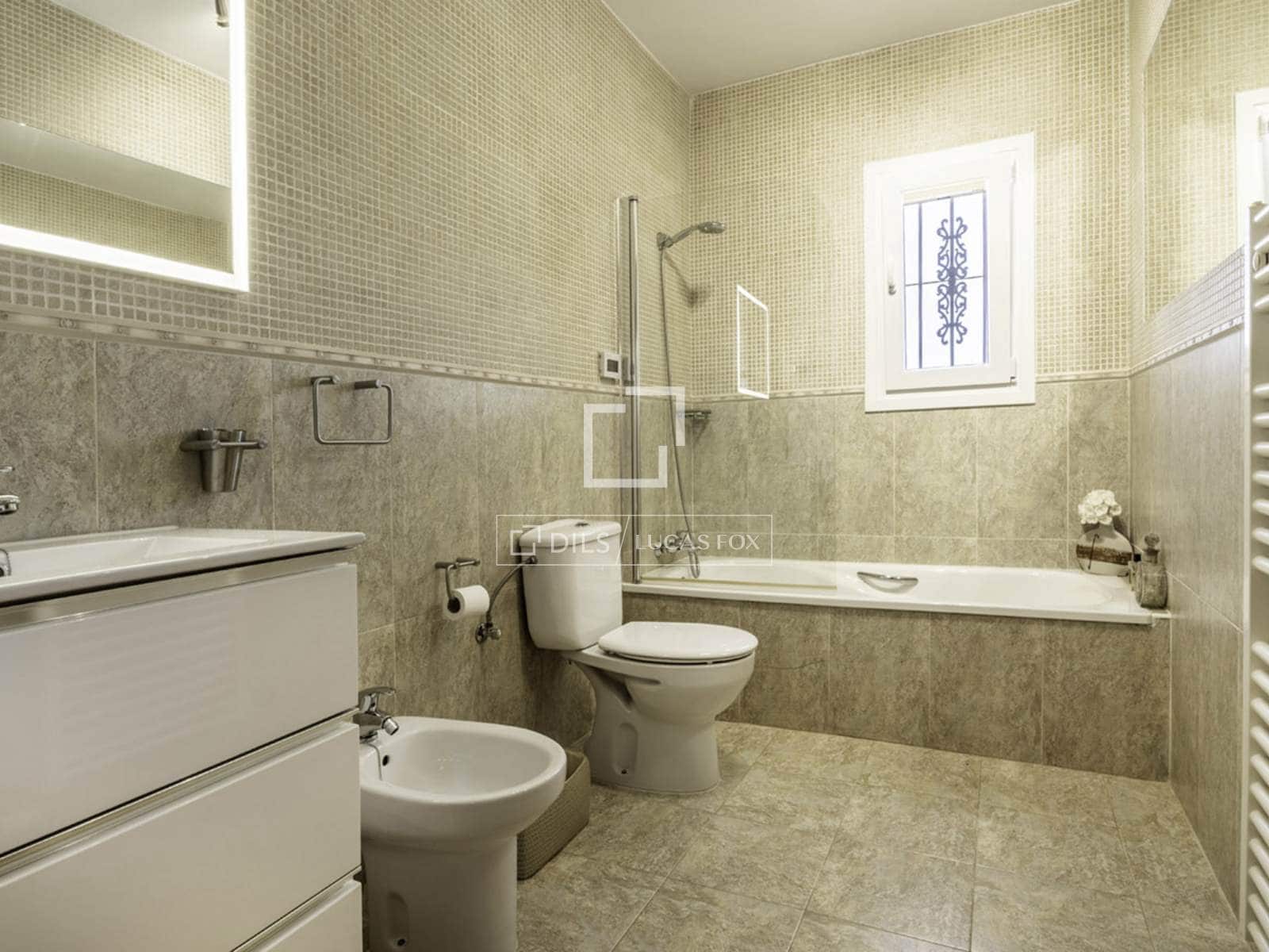 Chalet de 4 habitaciones en Canillas de Albaida en venta con piscina garaje - 1.095.000 € (Ref: 9566425)