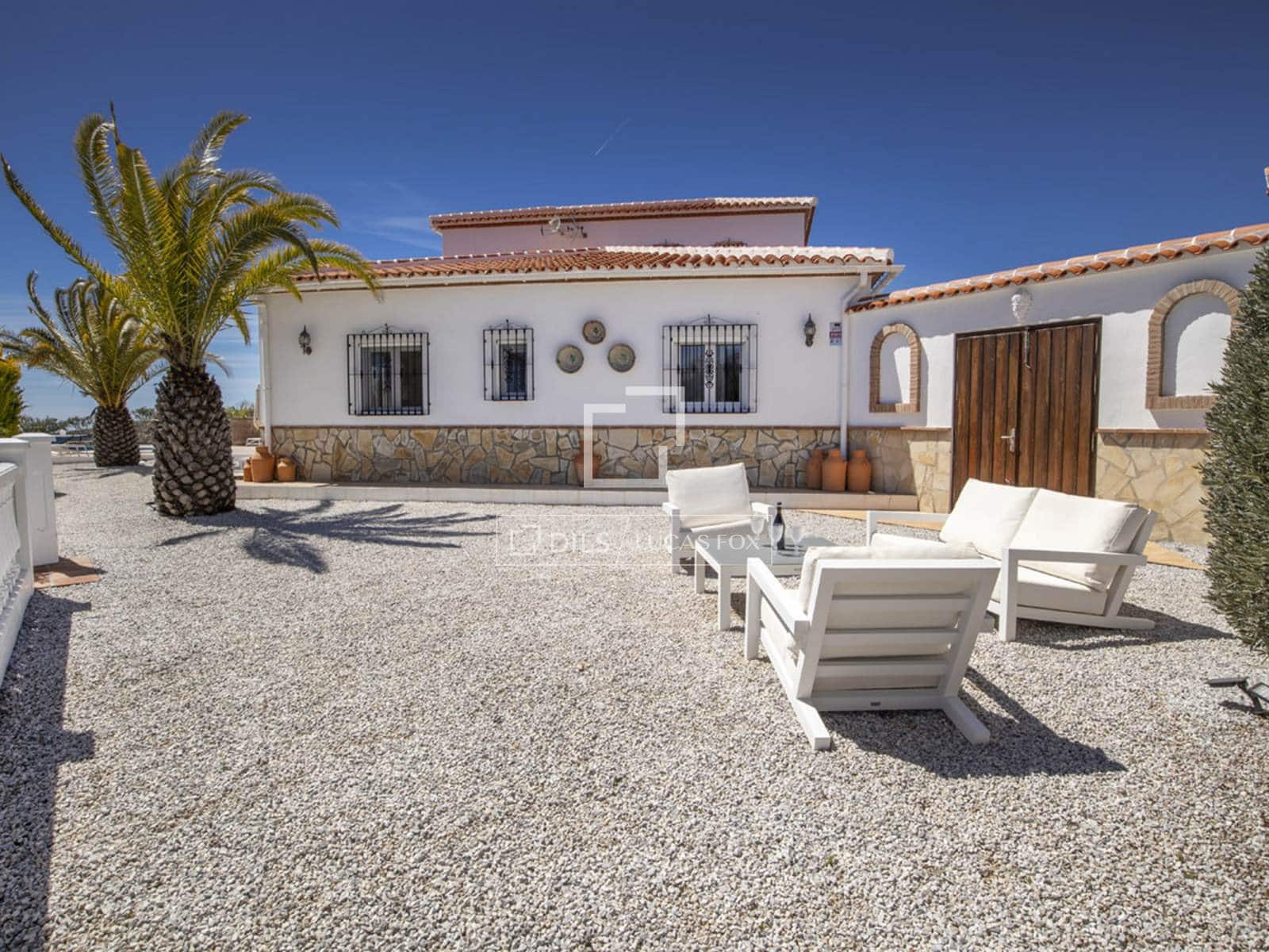 Chalet de 4 habitaciones en Canillas de Albaida en venta con piscina garaje - 1.095.000 € (Ref: 9566425)