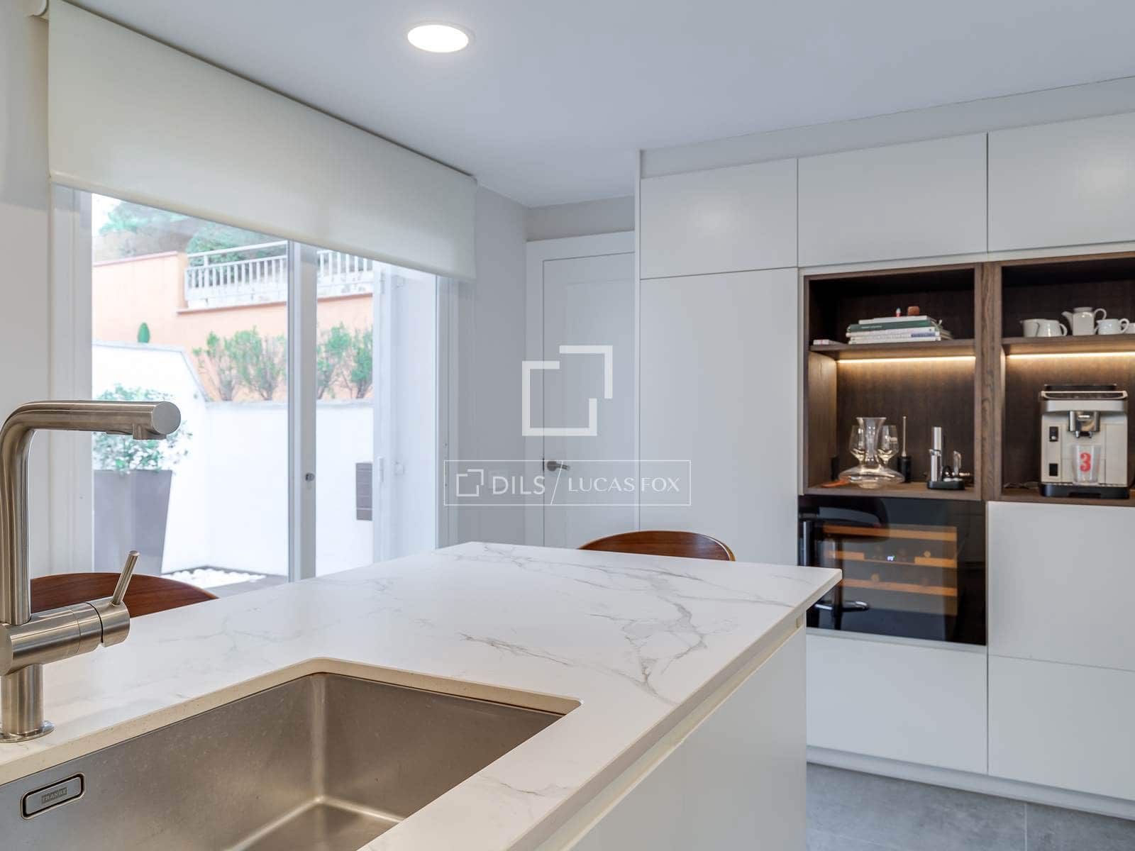 4 sypialnia Willa na sprzedaż w Teia z basenem garażem - 835 000 € (Ref: 9566542)