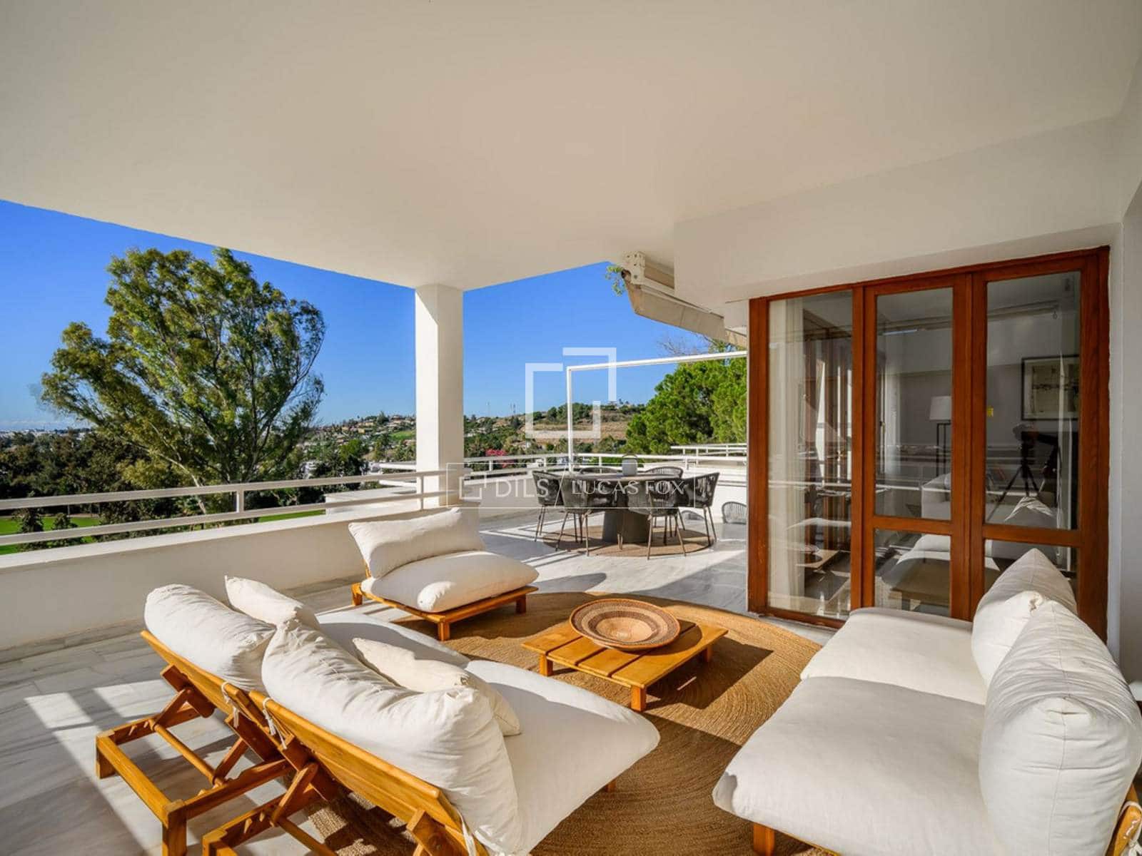 2 bedroom Apartment for sale in Marbella with pool - € 890,000 (Ref: 9566819)