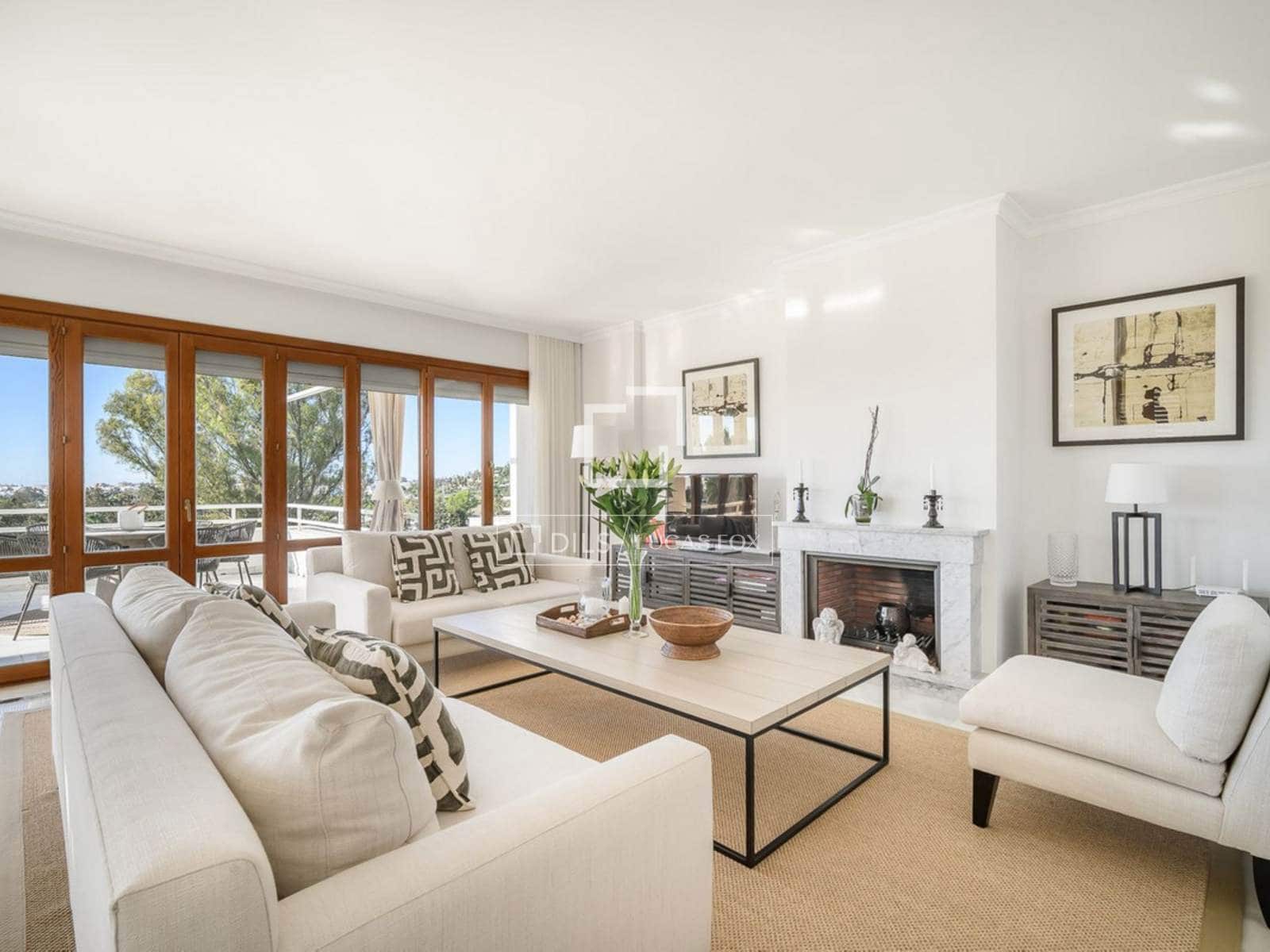 2 bedroom Apartment for sale in Marbella with pool - € 890,000 (Ref: 9566819)