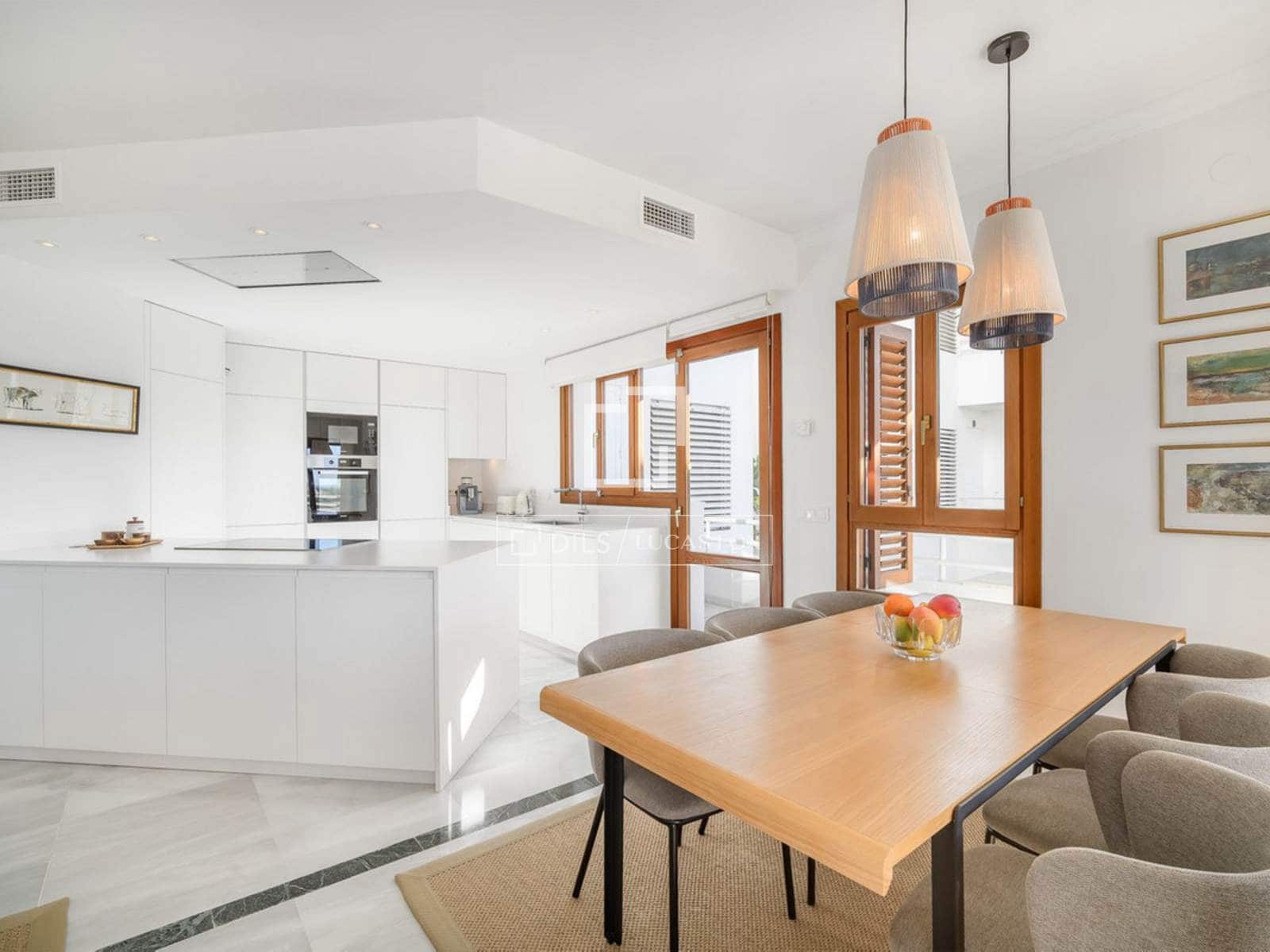 2 bedroom Apartment for sale in Marbella with pool - € 890,000 (Ref: 9566819)