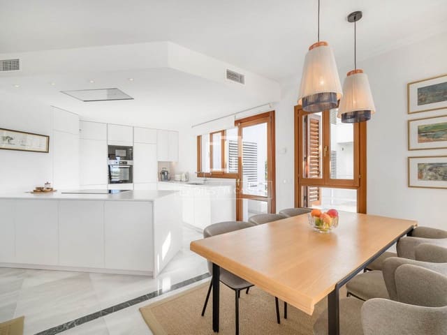 2 bedroom Apartment for sale in Marbella with pool - € 890,000 (Ref: 9566819)