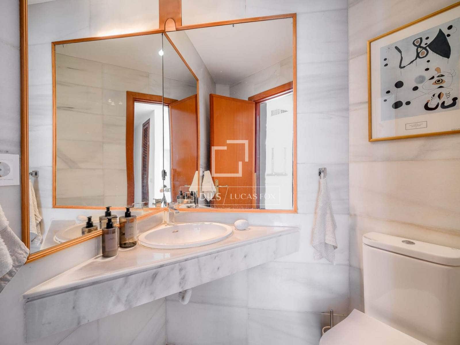 2 bedroom Apartment for sale in Marbella with pool - € 890,000 (Ref: 9566819)