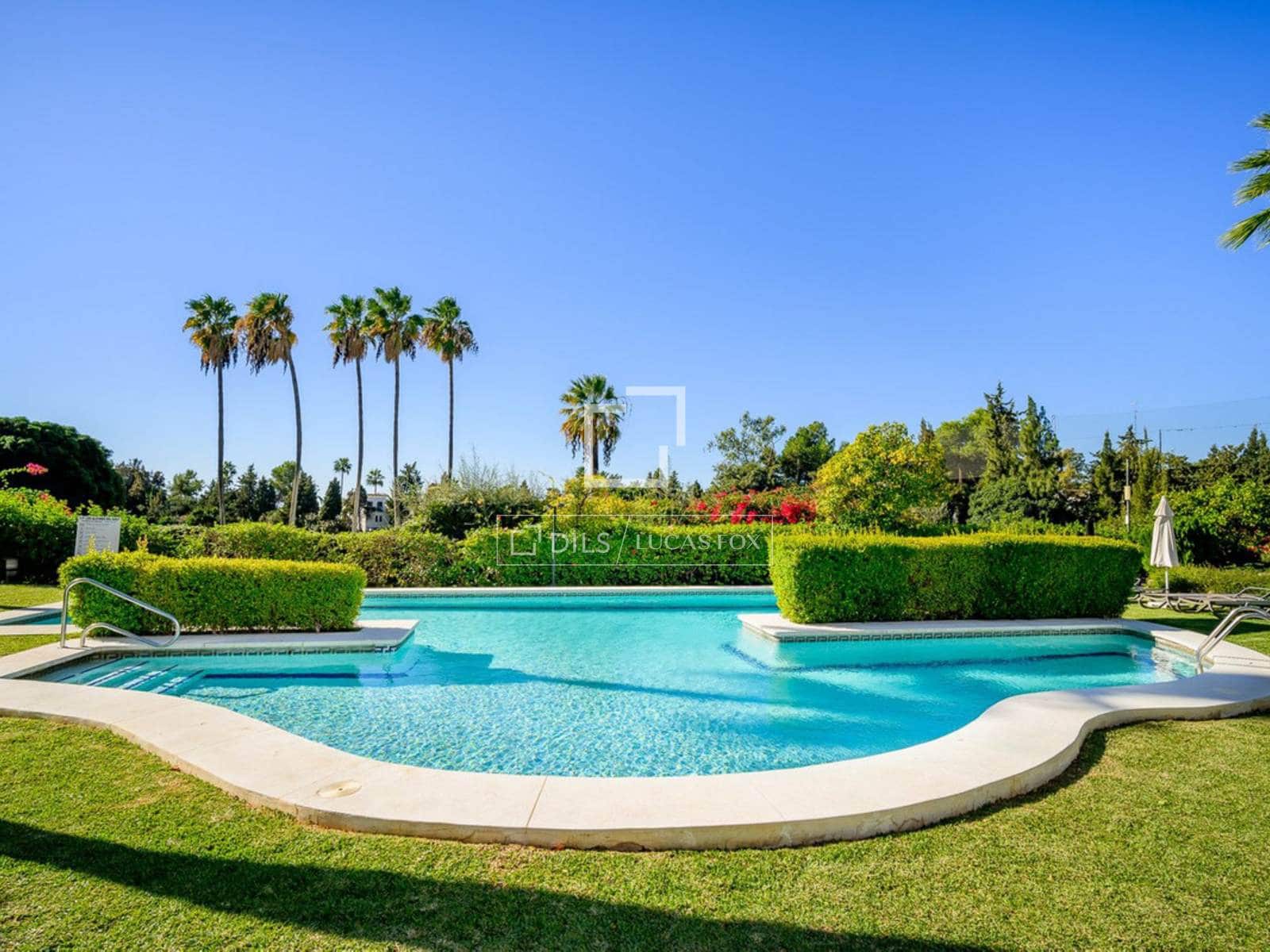 2 bedroom Apartment for sale in Marbella with pool - € 890,000 (Ref: 9566819)