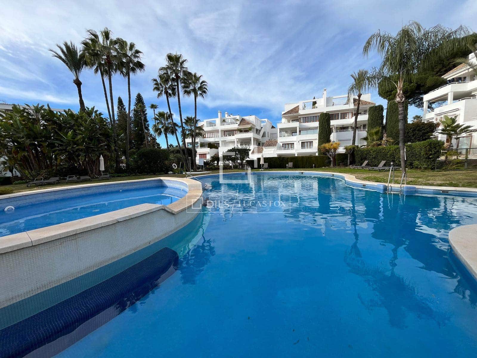 2 bedroom Apartment for sale in Marbella with pool - € 890,000 (Ref: 9566819)