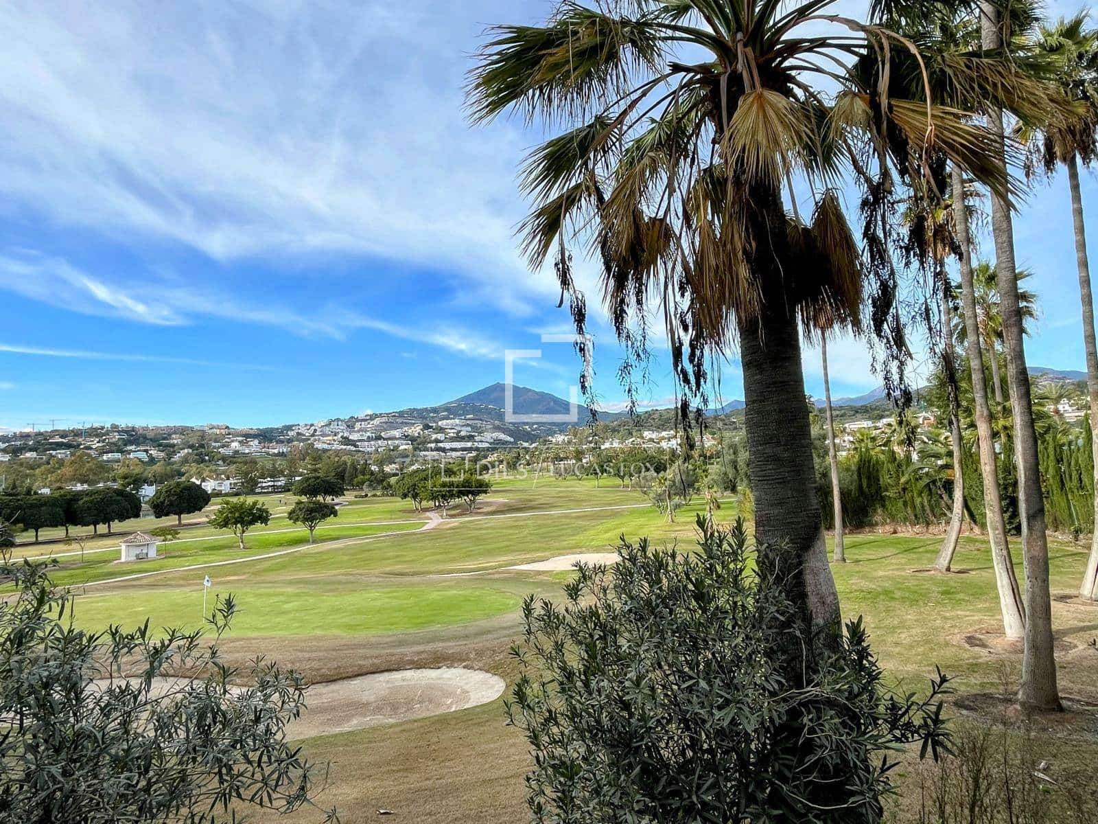 2 bedroom Apartment for sale in Marbella with pool - € 890,000 (Ref: 9566819)