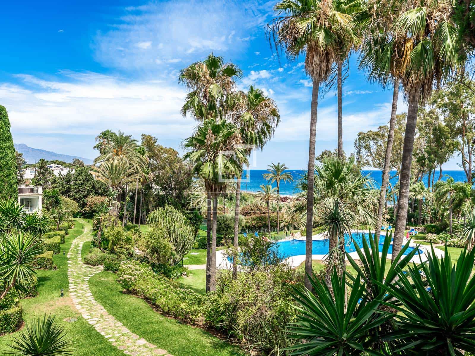 4 soveværelse Villa til salg i Benamara med swimmingpool garage - € 2.599.000 (Ref: 9569225)