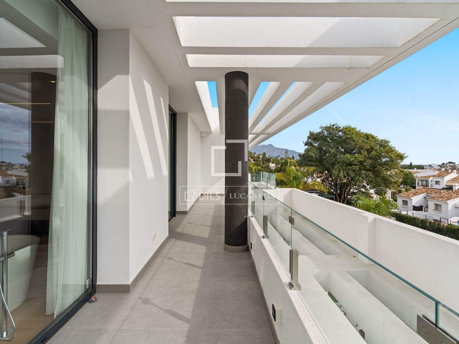 5 soveværelse Villa til salg i El Paraiso med swimmingpool garage - € 4.150.000 (Ref: 9569226)