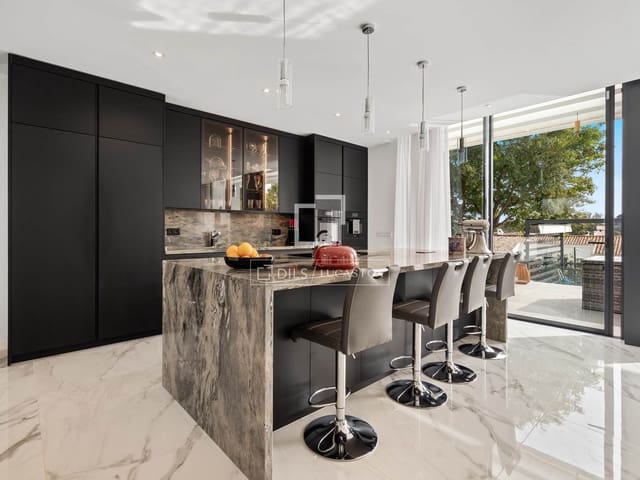 Chalet de 5 habitaciones en El Paraiso, Estepona en venta con piscina garaje - 4.150.000 € (Ref: 9569226)