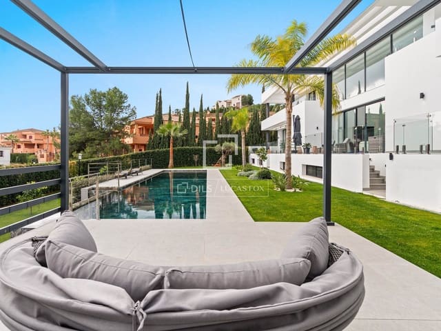 5 bedroom Villa for sale in El Paraiso, Estepona with pool garage - € 4,150,000 (Ref: 9569226)