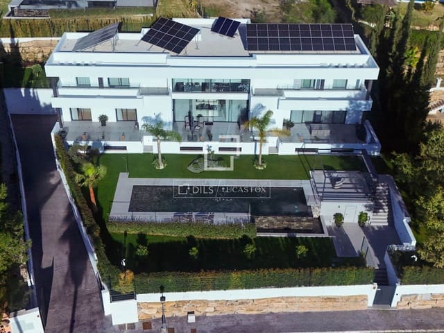 5 makuuhuone Huvila myytävänä paikassa El Paraiso, Estepona mukana uima-altaan 
autotalli - 4 150 000 € (Ref: 9569226)