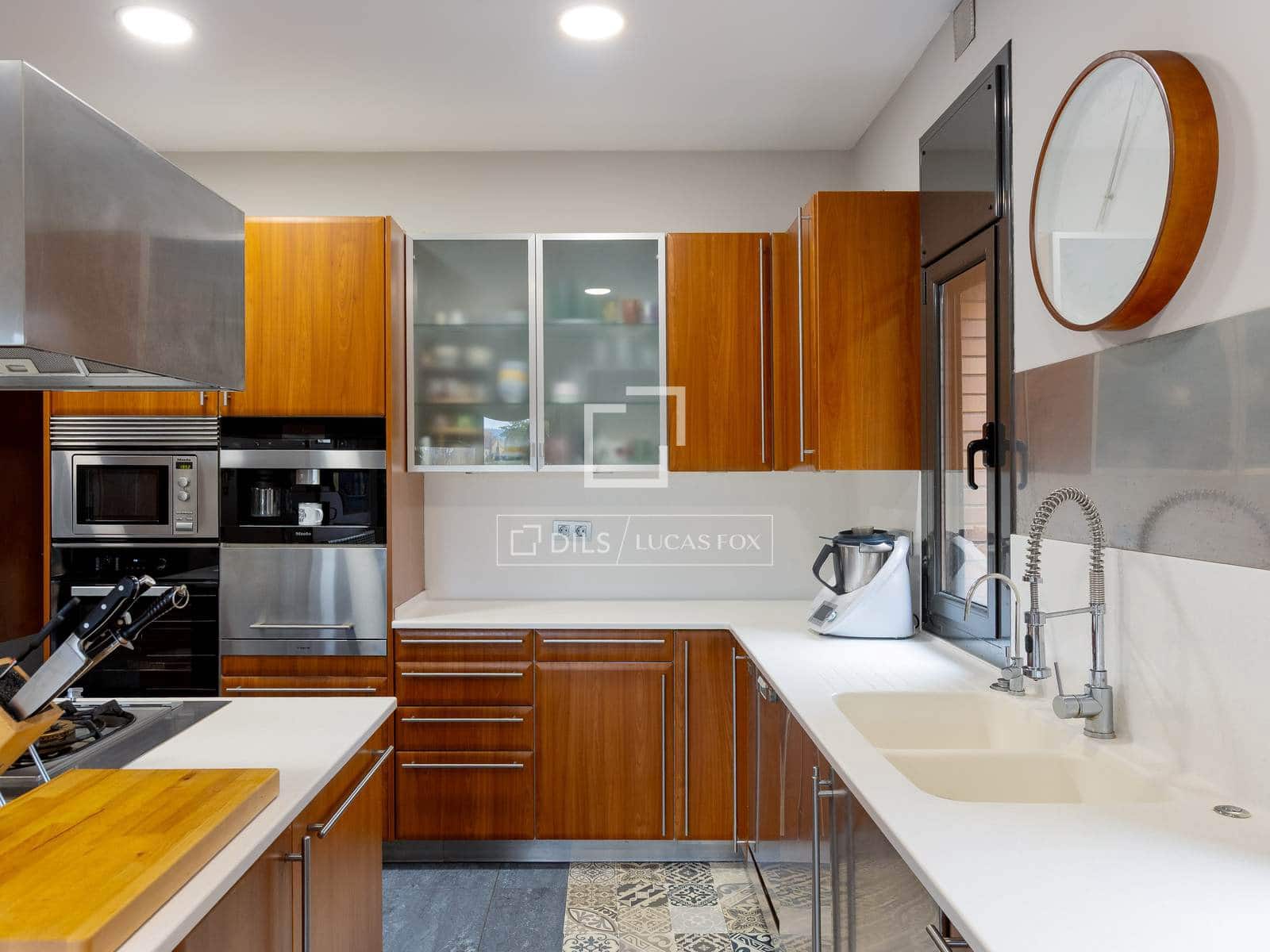 6 slaapkamer Villa te koop in Sant Vicenc de Montalt met zwembad garage - € 1.550.000 (Ref: 9569406)