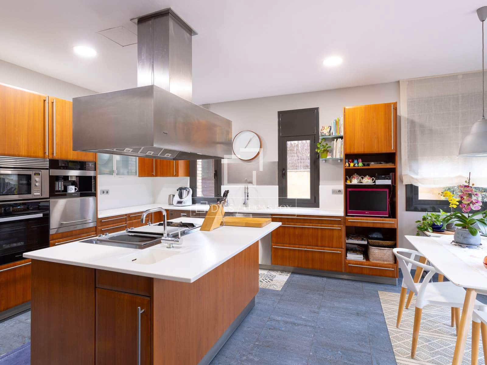 6 slaapkamer Villa te koop in Sant Vicenc de Montalt met zwembad garage - € 1.550.000 (Ref: 9569406)