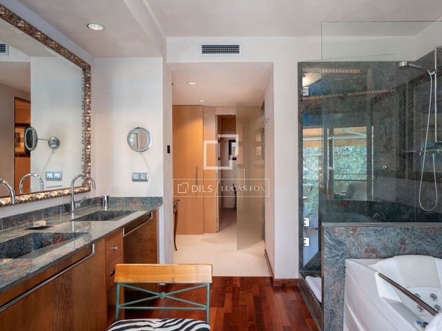 Apartamento de 2 habitaciones en Lloret de Mar en venta con piscina garaje - 385.000 € (Ref: 9569925)