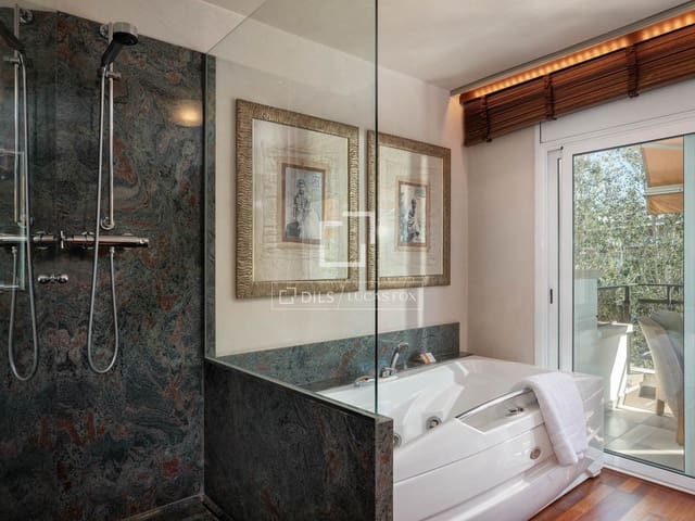 Apartamento de 2 habitaciones en Lloret de Mar en venta con piscina garaje - 385.000 € (Ref: 9569925)