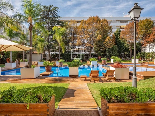 2 soveværelse Lejlighed til salg i Lloret de Mar med swimmingpool garage - € 385.000 (Ref: 9569925)
