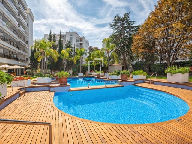 2 soveværelse Lejlighed til salg i Lloret de Mar med swimmingpool garage - € 385.000 (Ref: 9569925)