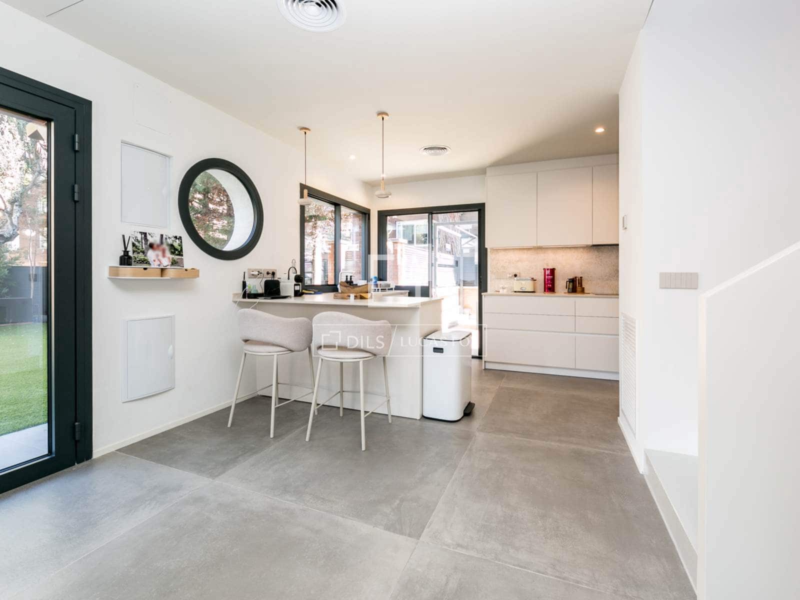 3 soveværelse Villa til salg i Gava med swimmingpool garage - € 1.280.000 (Ref: 9570052)