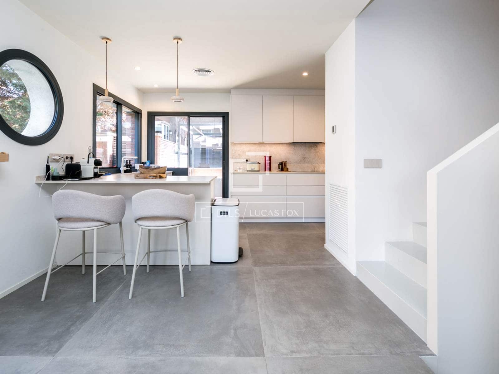 3 soveværelse Villa til salg i Gava med swimmingpool garage - € 1.280.000 (Ref: 9570052)