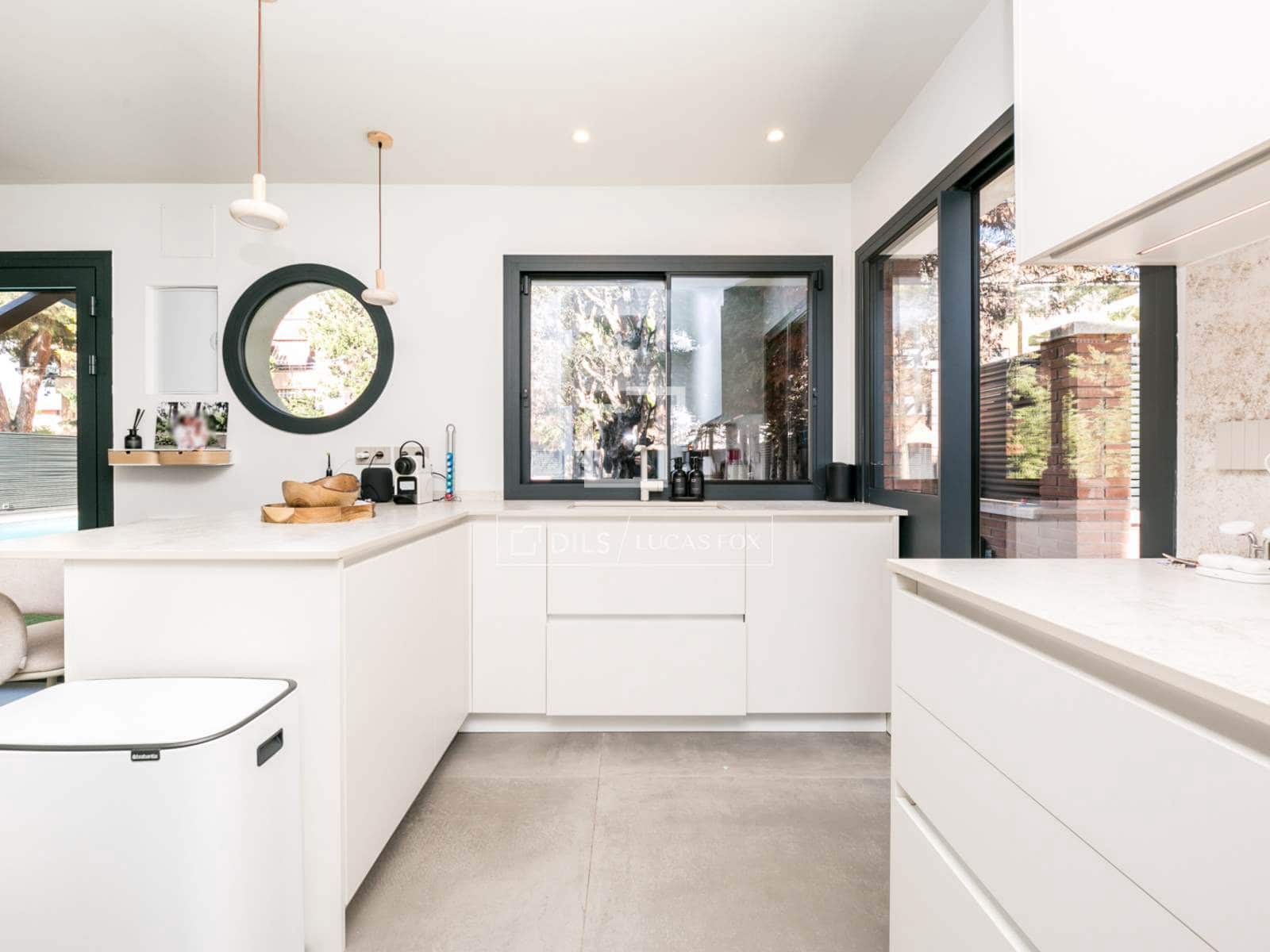 3 soveværelse Villa til salg i Gava med swimmingpool garage - € 1.280.000 (Ref: 9570052)