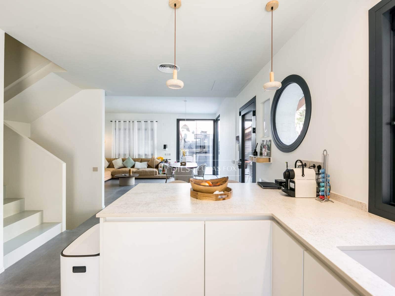 3 soveværelse Villa til salg i Gava med swimmingpool garage - € 1.280.000 (Ref: 9570052)