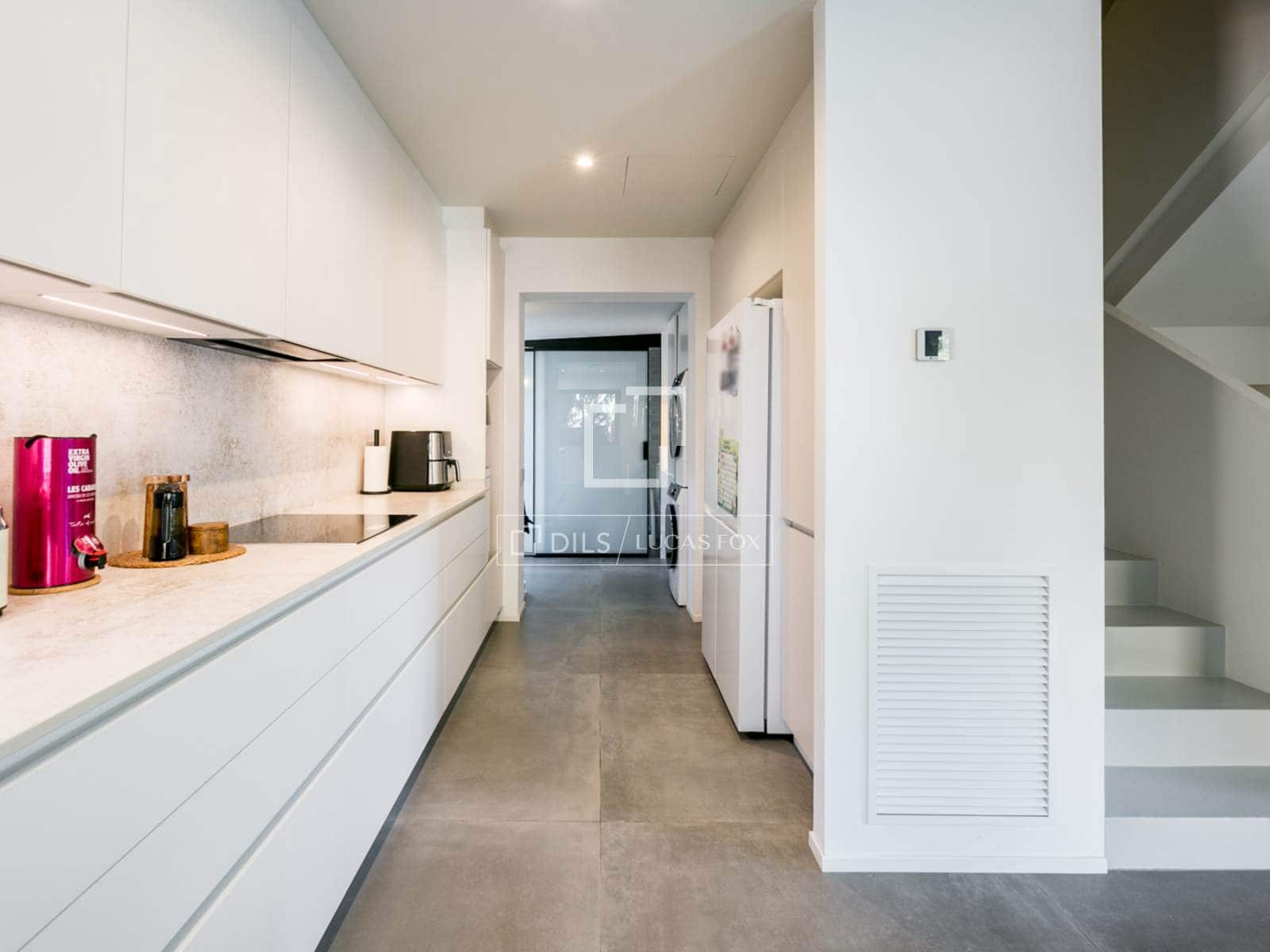 3 soveværelse Villa til salg i Gava med swimmingpool garage - € 1.280.000 (Ref: 9570052)