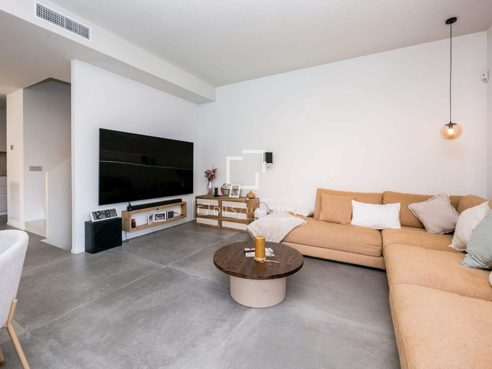 3 soveværelse Villa til salg i Gava med swimmingpool garage - € 1.280.000 (Ref: 9570052)