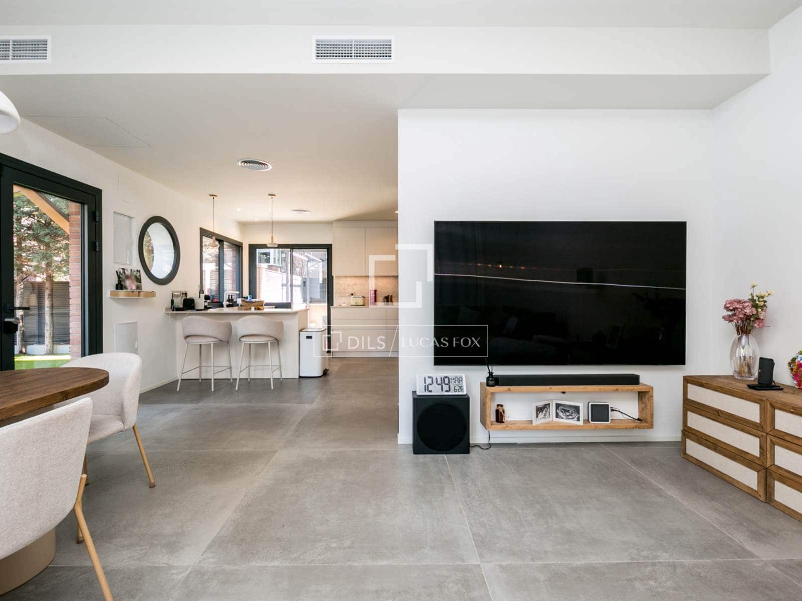 3 soveværelse Villa til salg i Gava med swimmingpool garage - € 1.280.000 (Ref: 9570052)