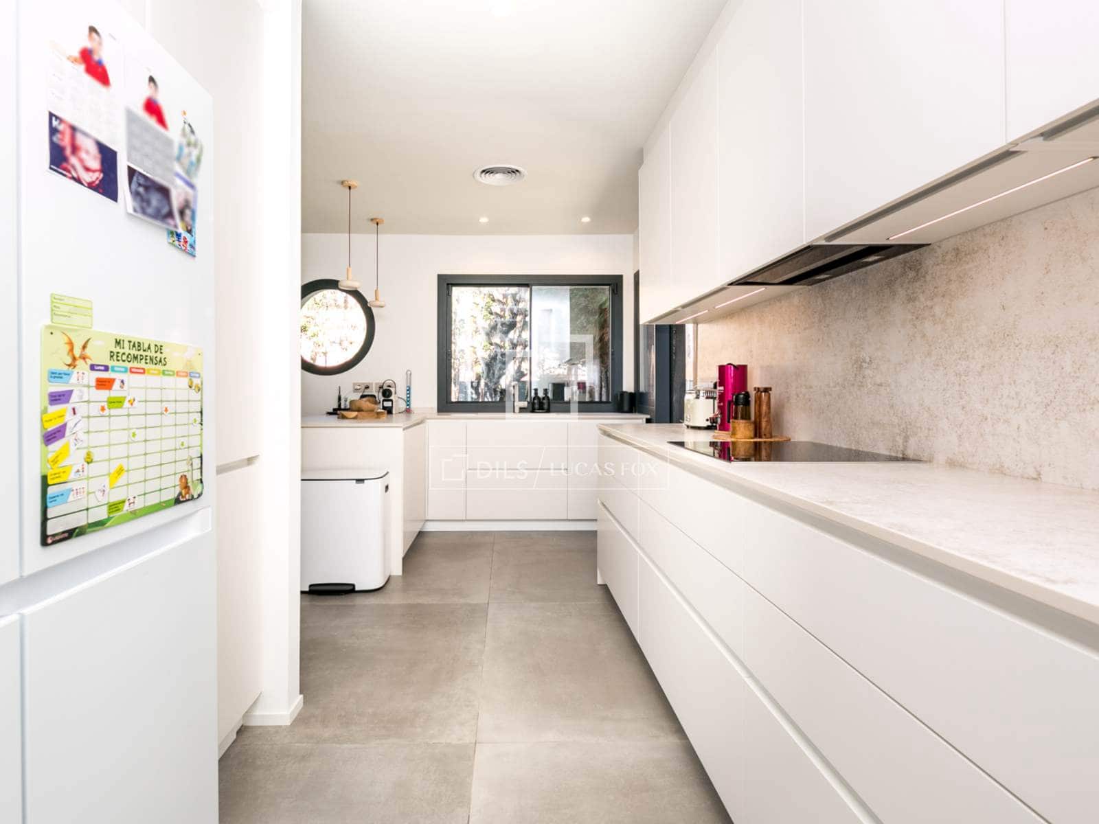 3 soveværelse Villa til salg i Gava med swimmingpool garage - € 1.280.000 (Ref: 9570052)