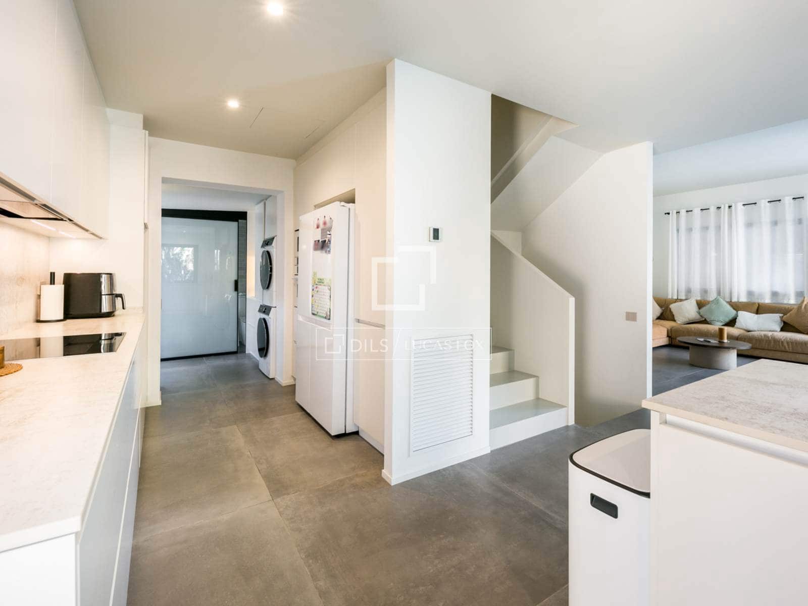 3 soveværelse Villa til salg i Gava med swimmingpool garage - € 1.280.000 (Ref: 9570052)