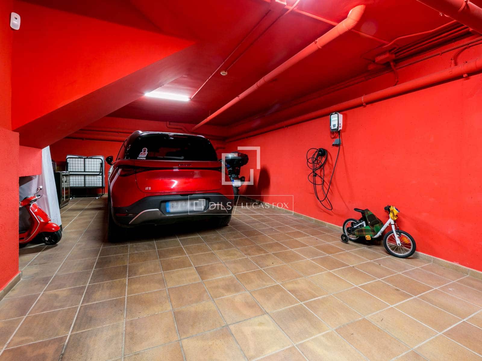 3 soveværelse Villa til salg i Gava med swimmingpool garage - € 1.280.000 (Ref: 9570052)