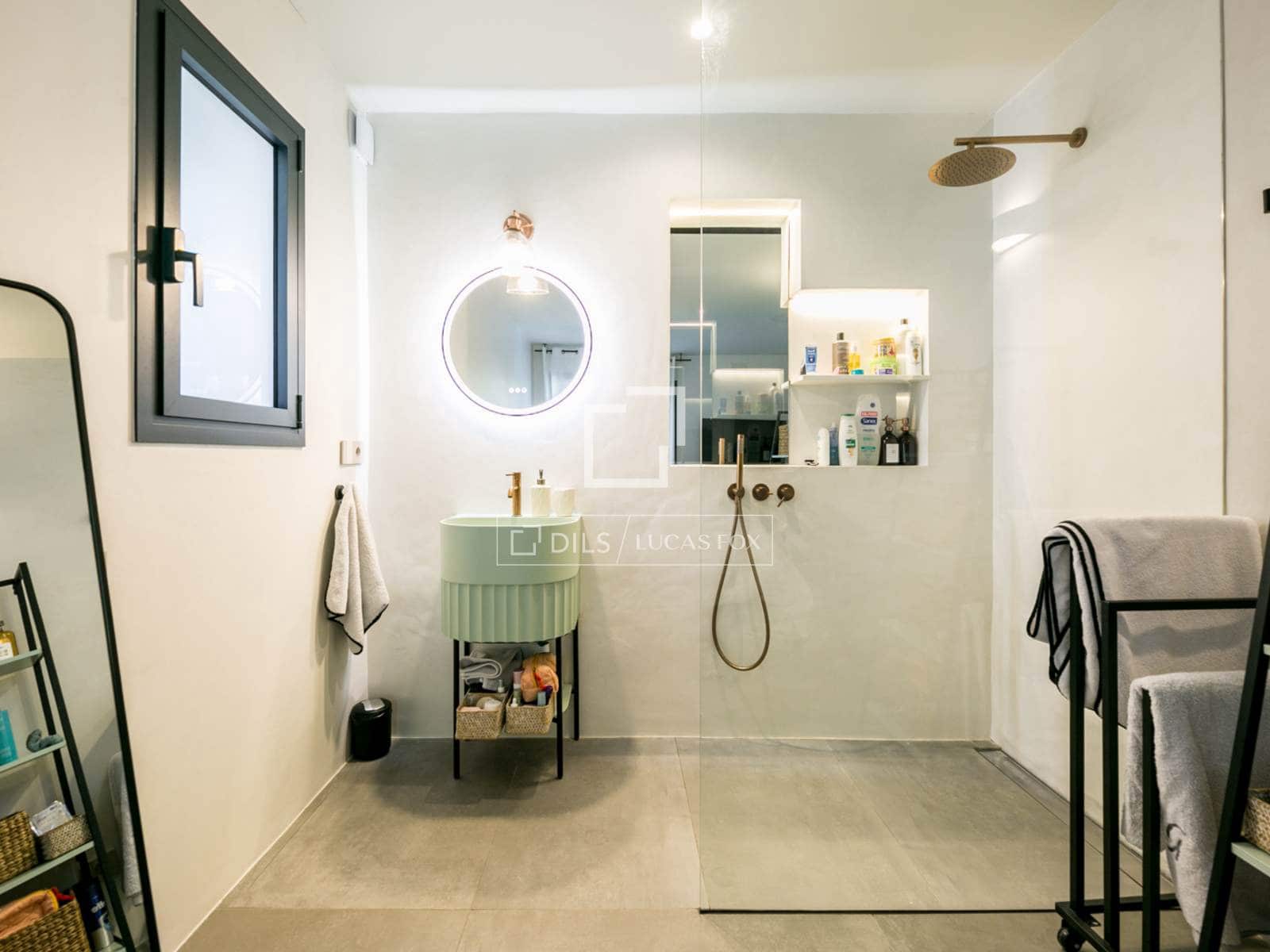 3 soveværelse Villa til salg i Gava med swimmingpool garage - € 1.280.000 (Ref: 9570052)