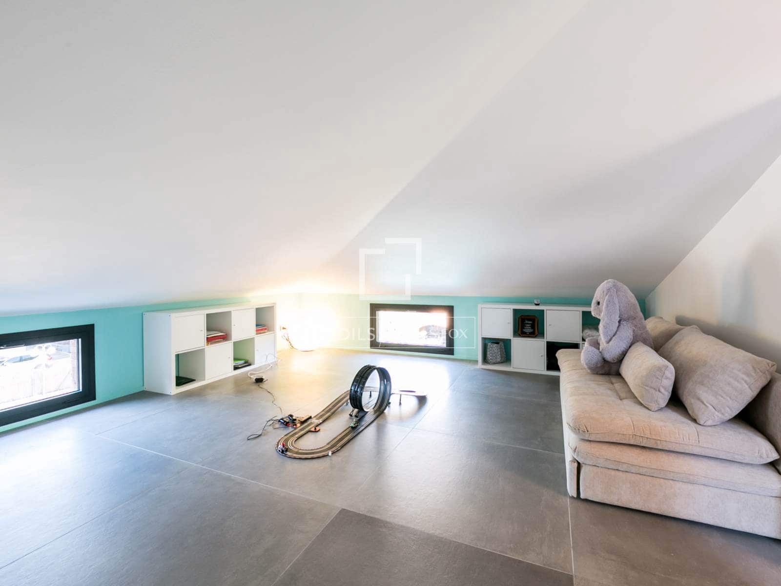 3 soveværelse Villa til salg i Gava med swimmingpool garage - € 1.280.000 (Ref: 9570052)