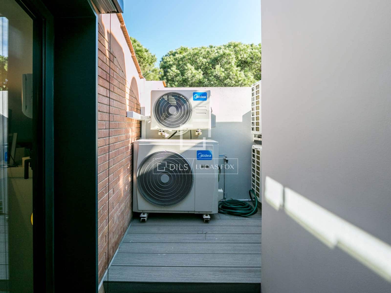 3 soveværelse Villa til salg i Gava med swimmingpool garage - € 1.280.000 (Ref: 9570052)