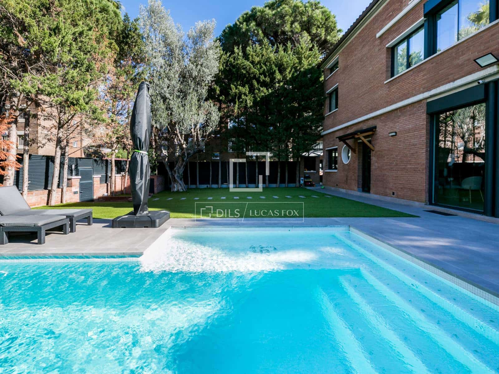 3 soveværelse Villa til salg i Gava med swimmingpool garage - € 1.280.000 (Ref: 9570052)