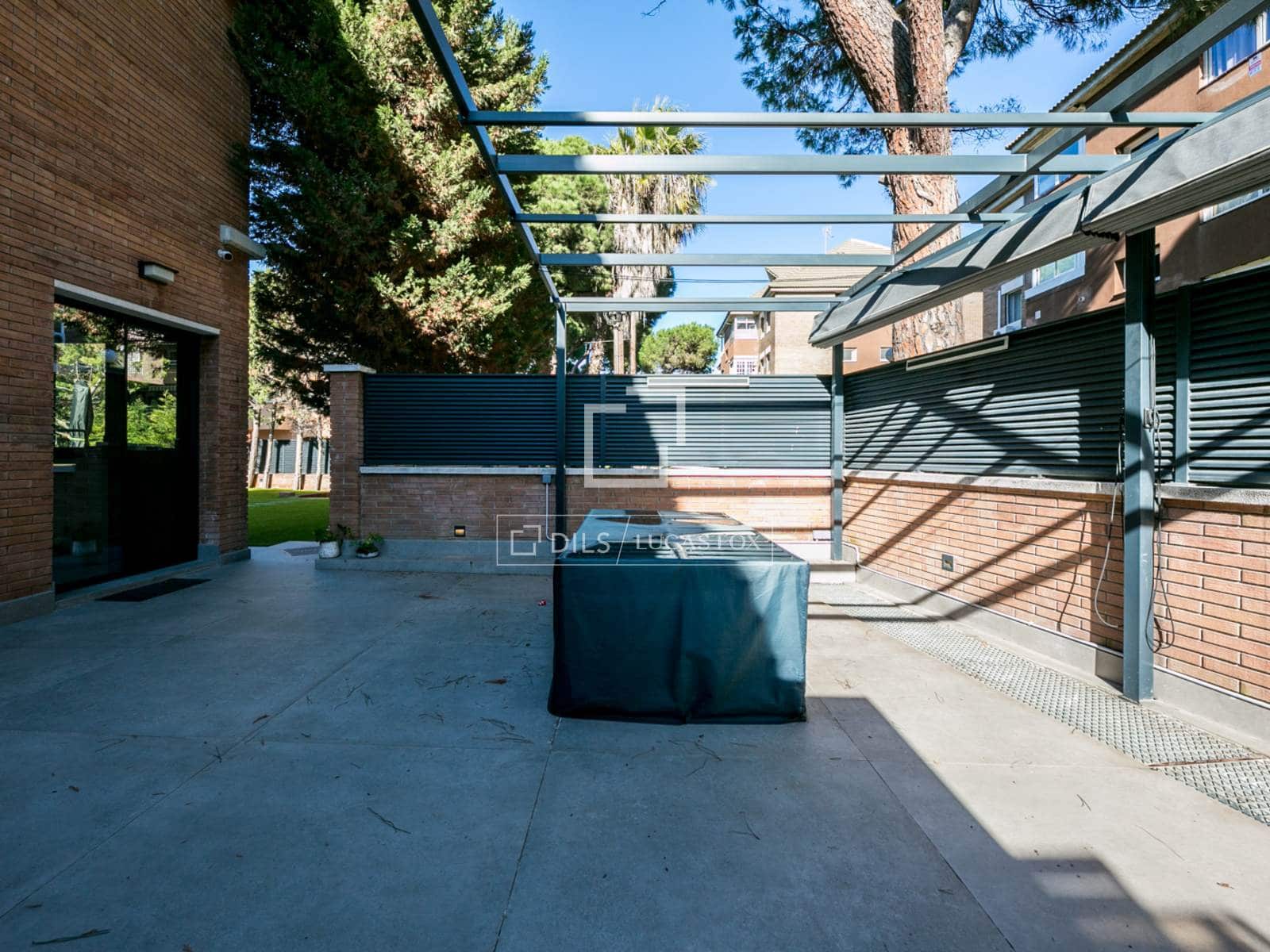 3 soveværelse Villa til salg i Gava med swimmingpool garage - € 1.280.000 (Ref: 9570052)