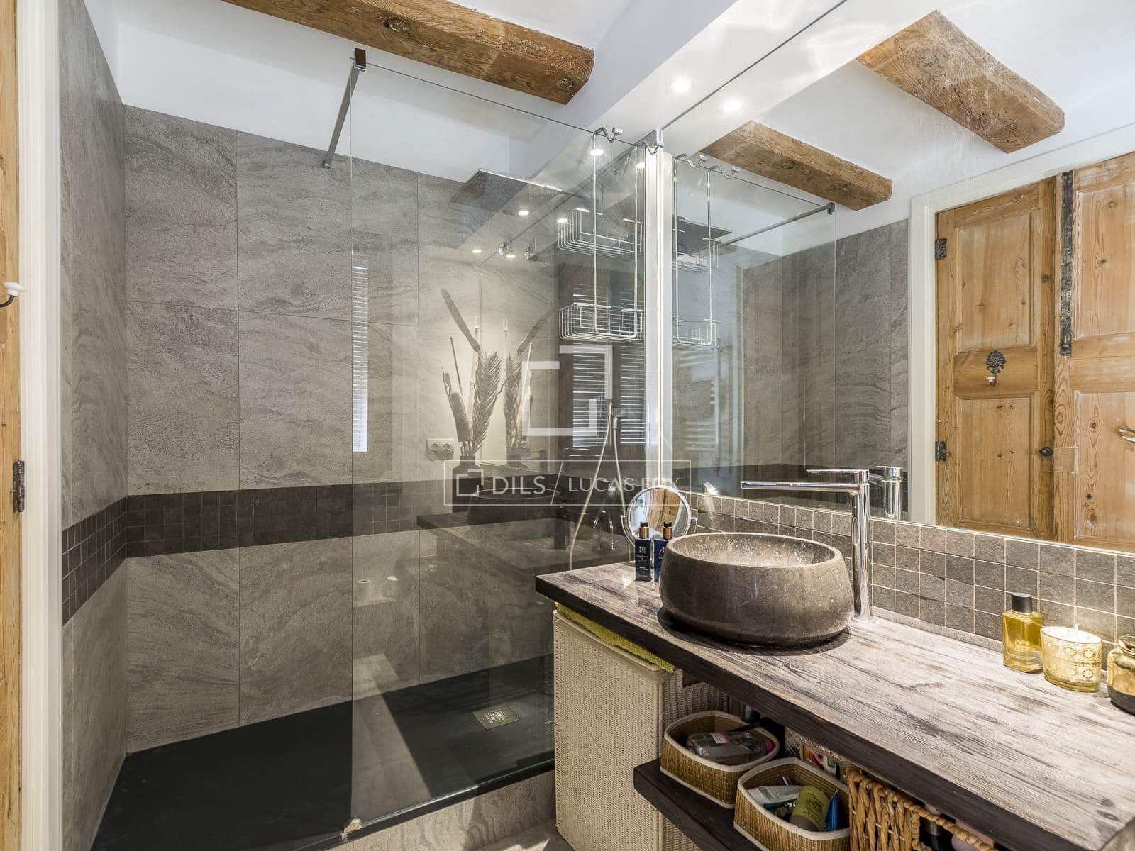 2 soveværelse Lejlighed til salg i Barcelona by - € 395.000 (Ref: 9570187)