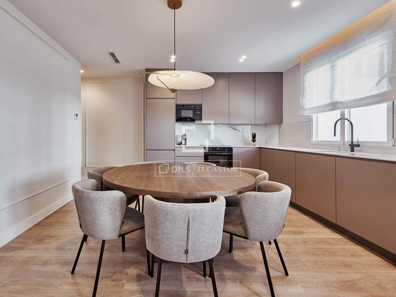 4 soveværelse Lejlighed til salg i Madrid by - € 1.379.000 (Ref: 9571575)