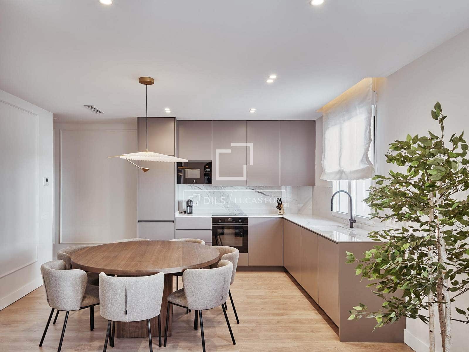 4 soveværelse Lejlighed til salg i Madrid by - € 1.379.000 (Ref: 9571575)